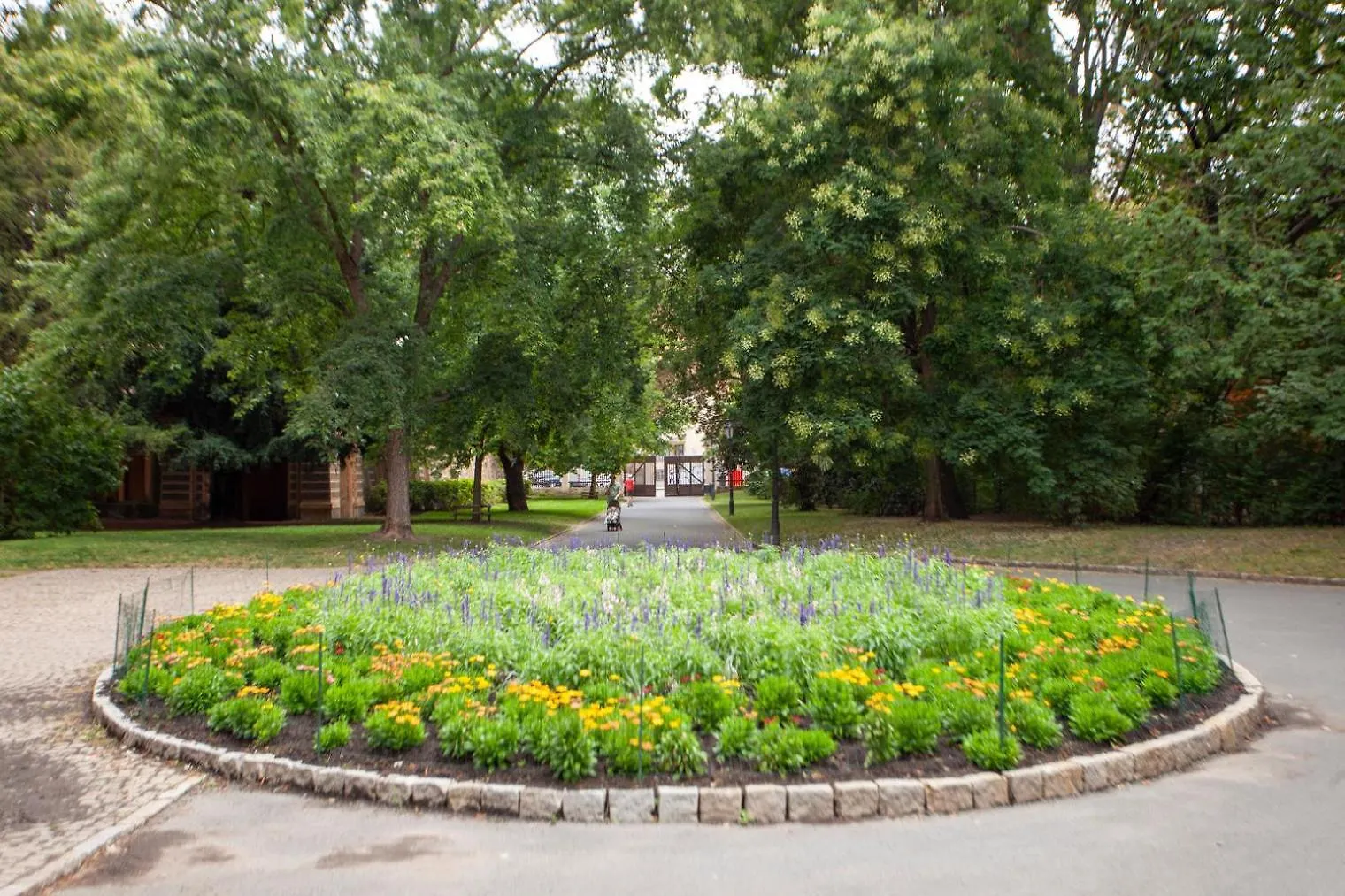 Blueground Vrsovice Near Renaissance-Style Park Prg-7 Apartment Prague Czech Republic