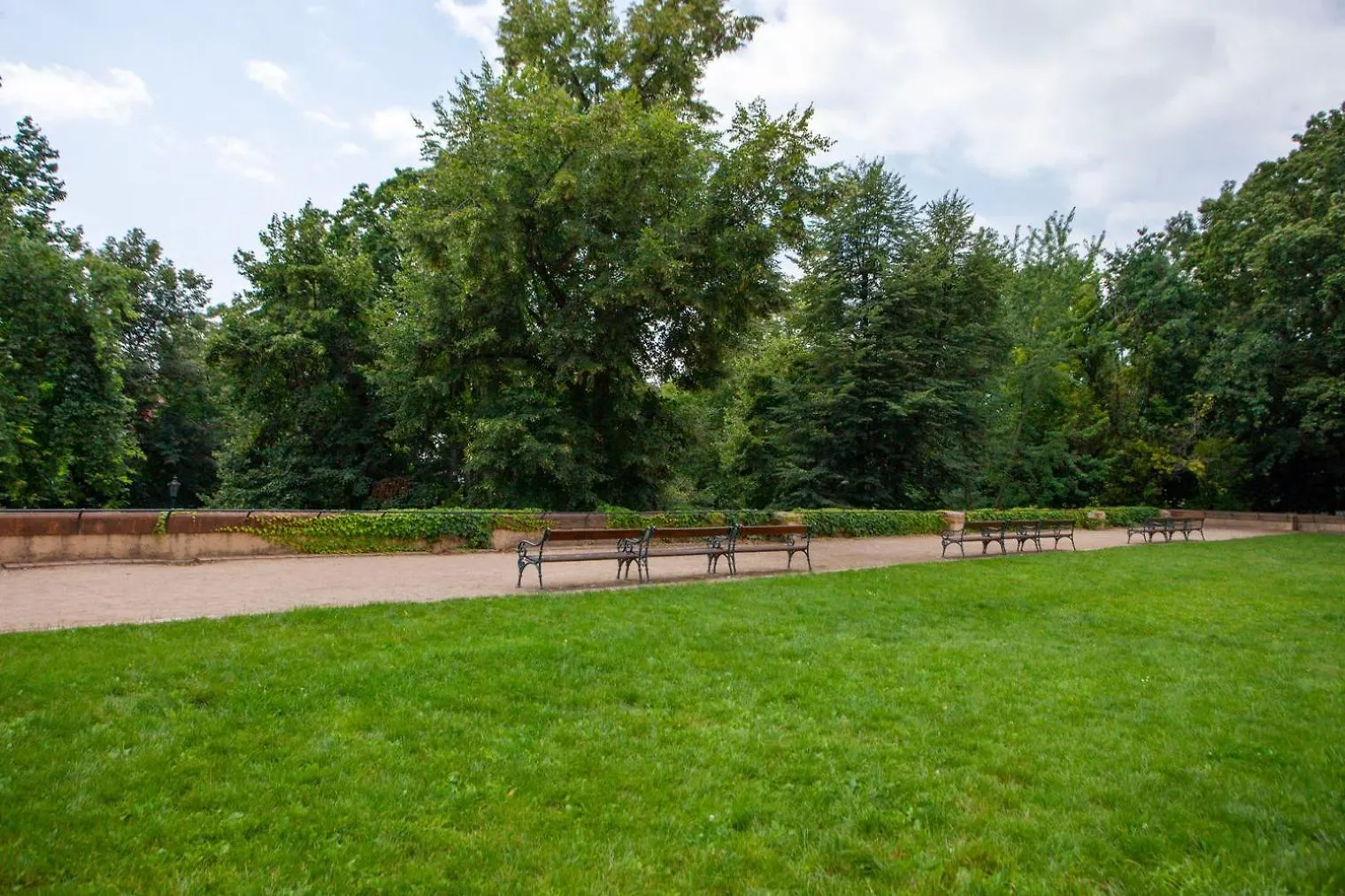 프라하 Blueground Vrsovice Near Renaissance-Style Park Prg-7 아파트 0*,  체코